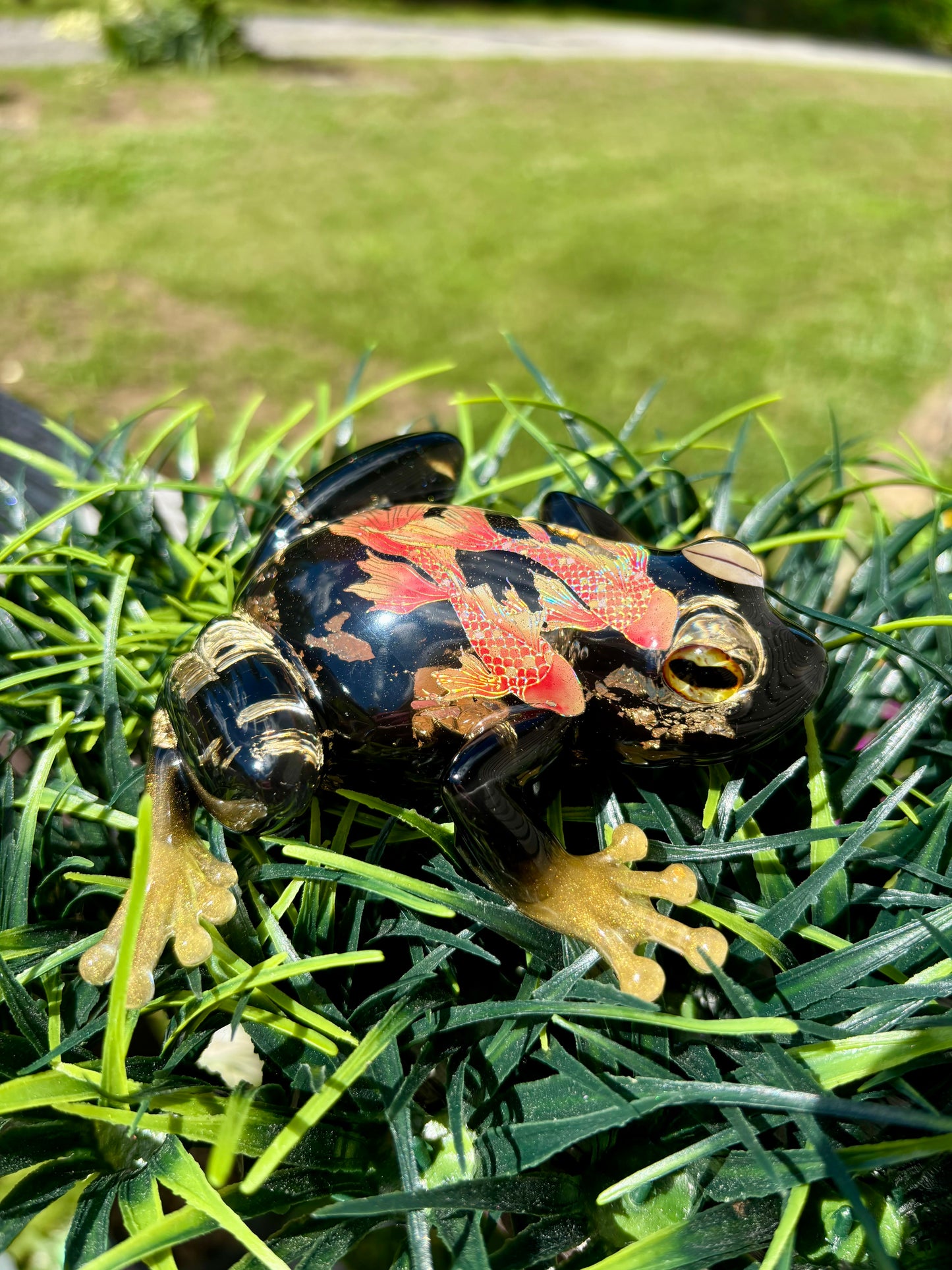 Frog Gold Flake Goldfish