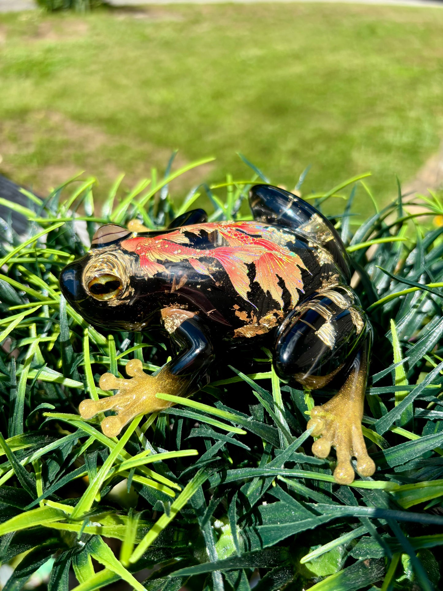 Frog Gold Flake Goldfish